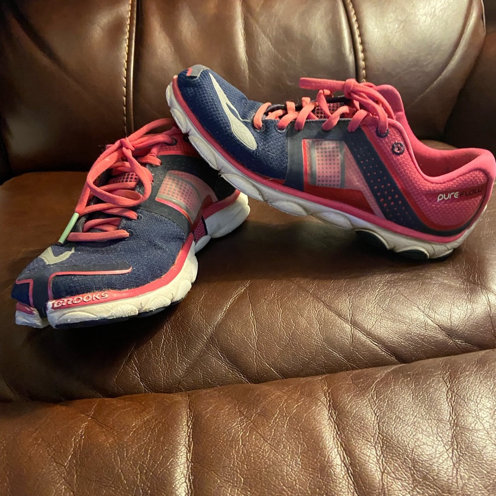 FREE Brooks PureFlow - Picture 2 of 6